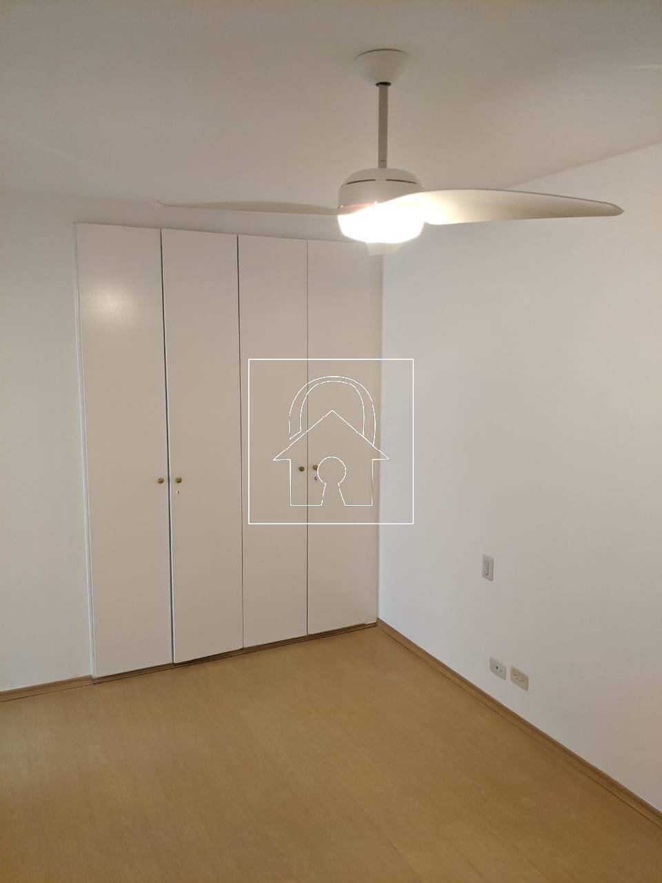 Apartamento à venda com 2 quartos, 70m² - Foto 11