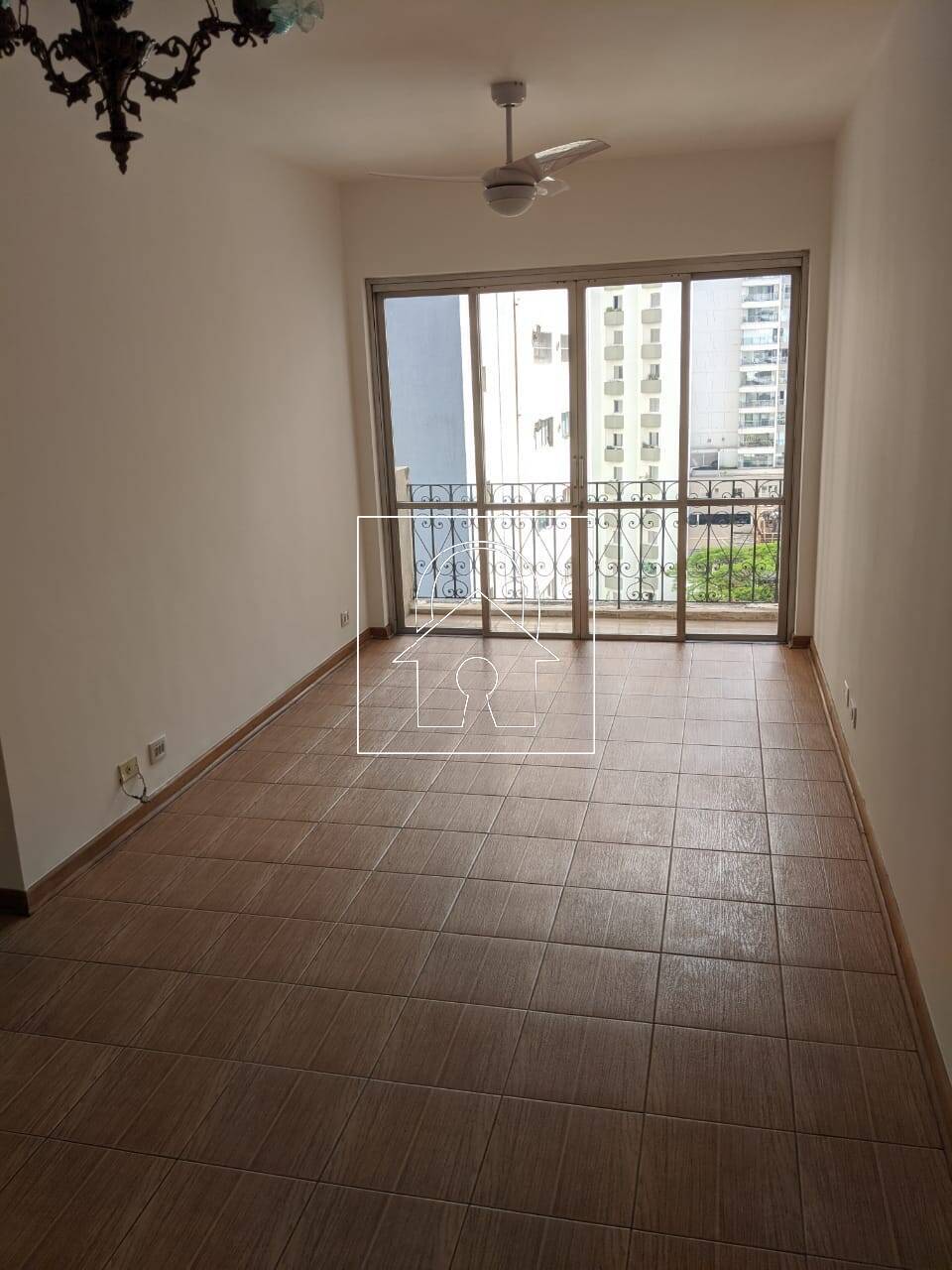 Apartamento à venda com 2 quartos, 70m² - Foto 1