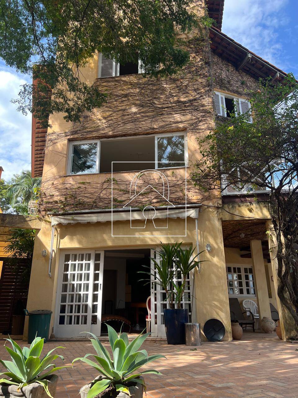 Casa à venda e aluguel com 4 quartos, 460m² - Foto 2