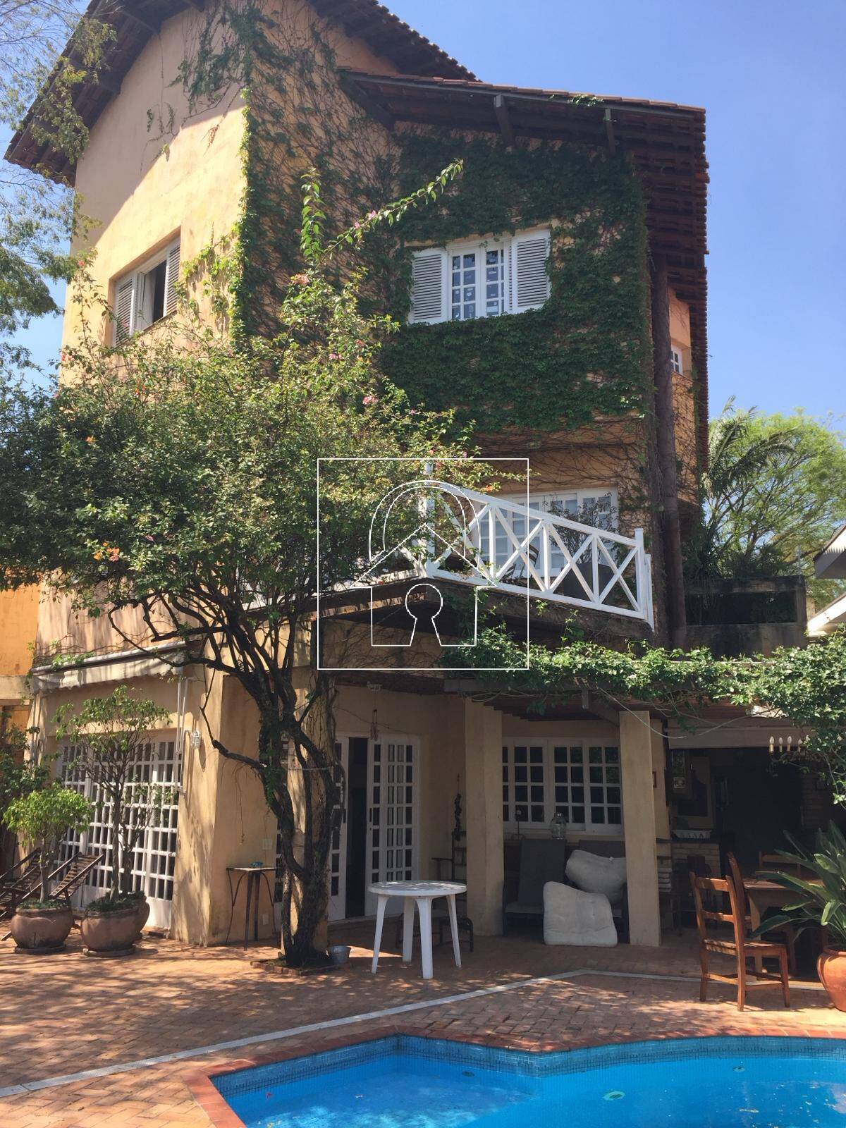 Casa à venda e aluguel com 4 quartos, 460m² - Foto 1